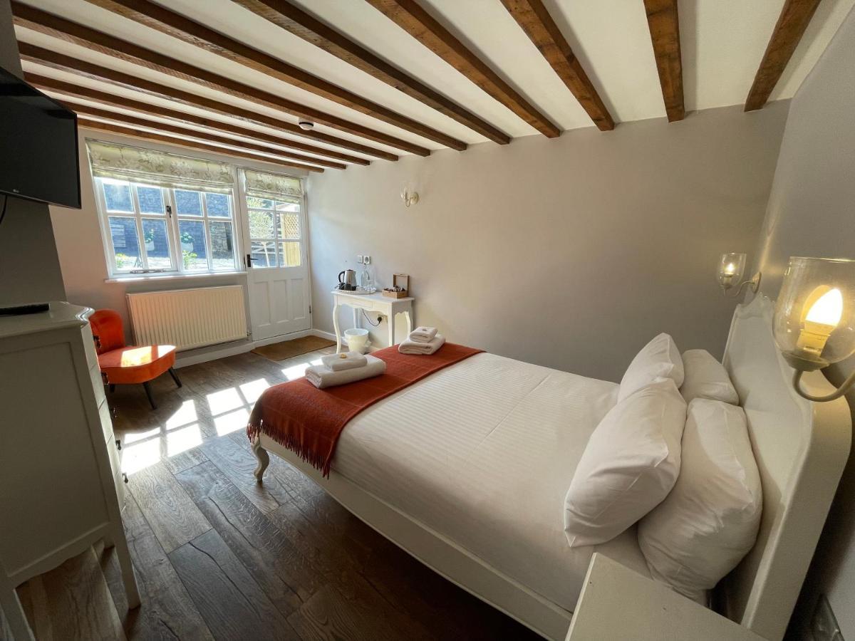 The Queen Matilda Country Rooms Avening المظهر الخارجي الصورة
